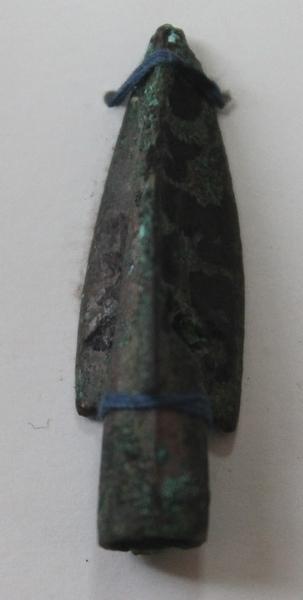 Бронзовый трехлопастный наконечник для стрелы. I тыс. до н.э.