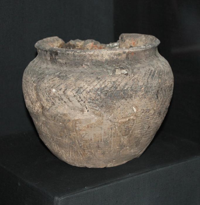 Глиняный сосуд (катакомбная культура) 3-4 тыс. д.н.э.